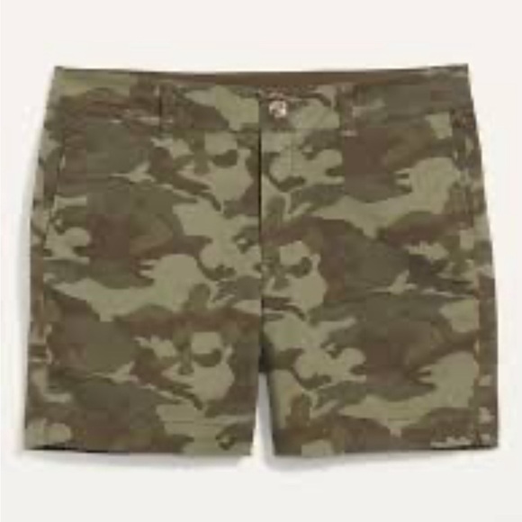 Old Navy Pants - Old Navy Everyday Green Camouflage Mid-Rise Shorts. Women’s 4